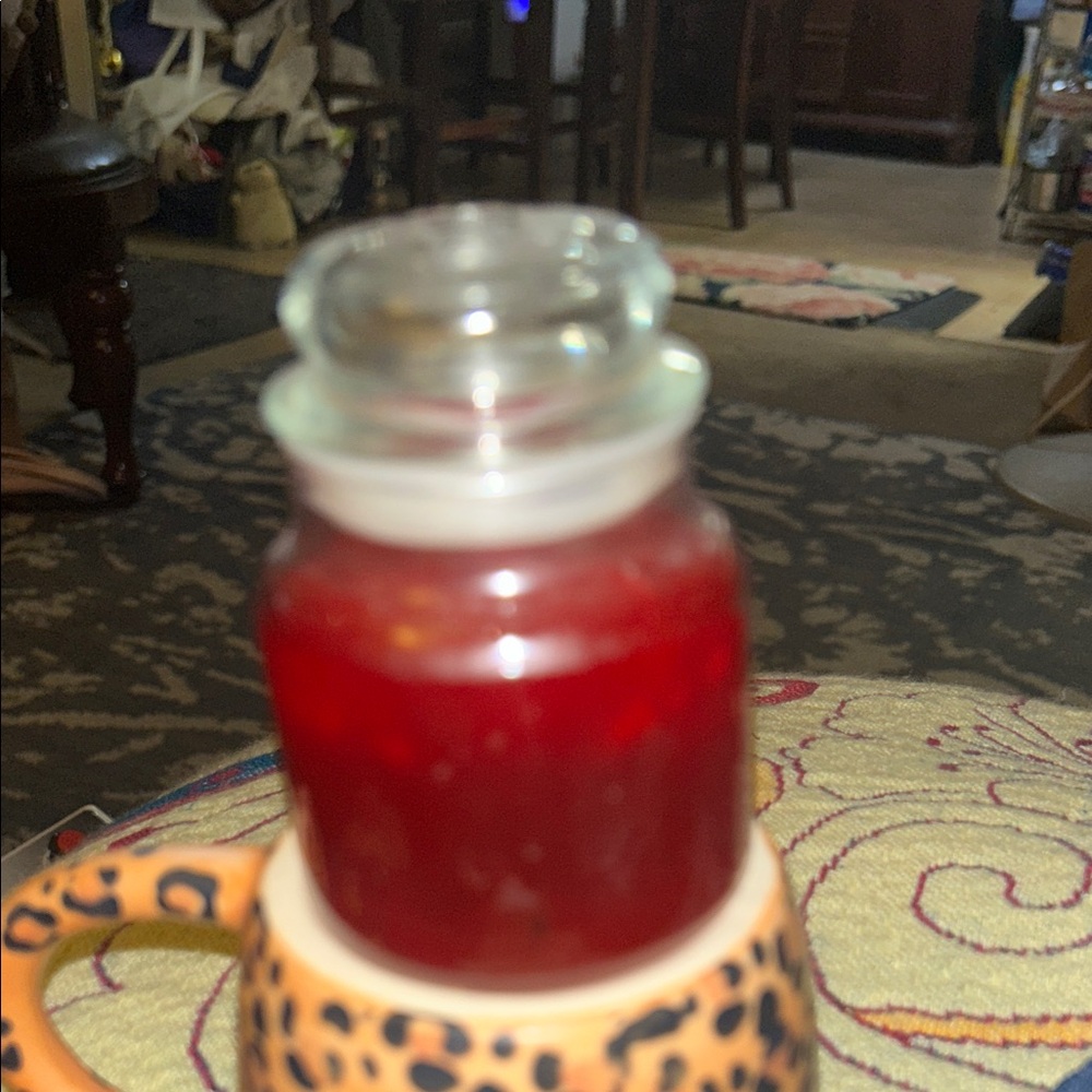 NWT Small Yankee Candle Sparkling Cinnamon Jar Candle- 3.7 Oz - Picture 8 of 12